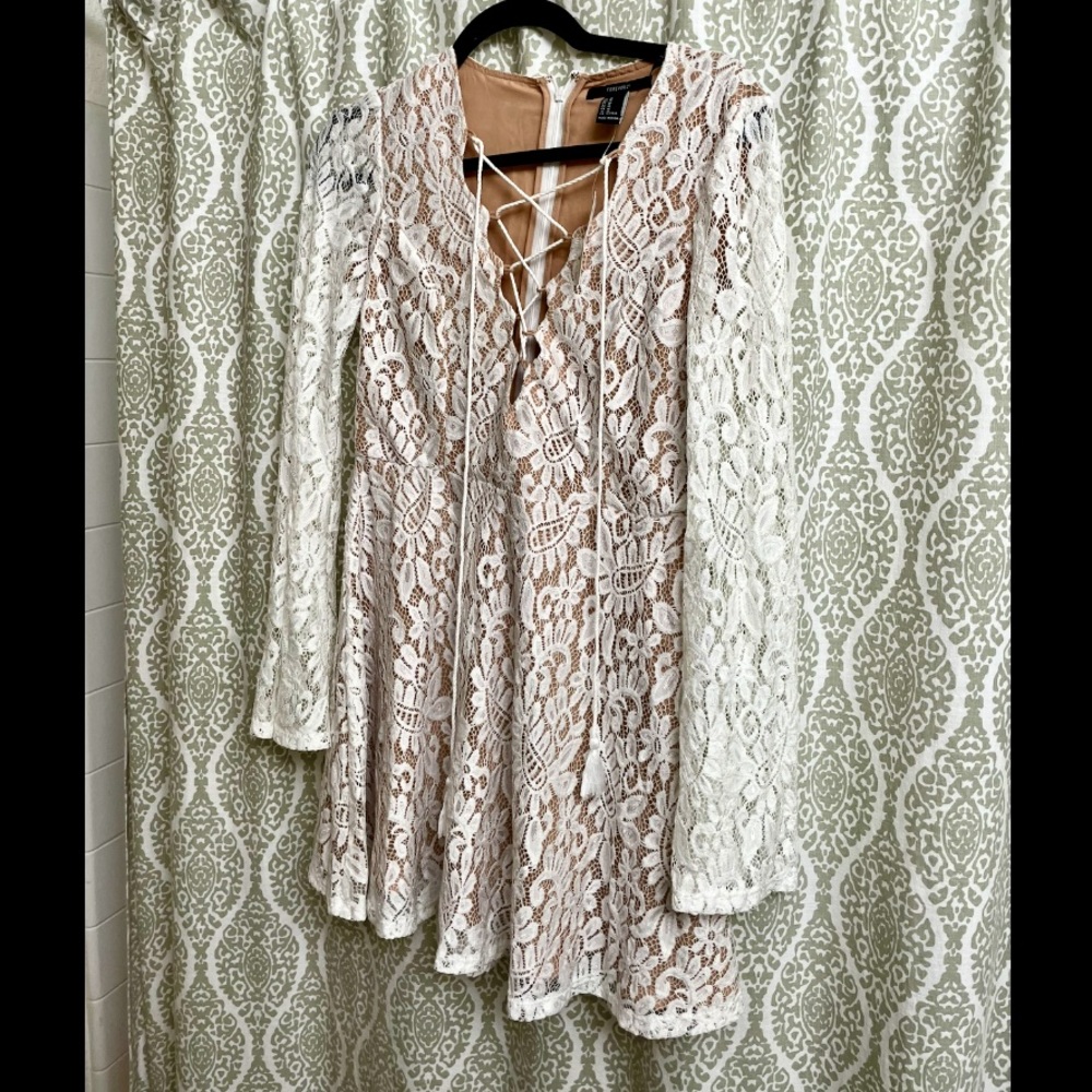 NWT Boho Flared Sleeve Lace Dress